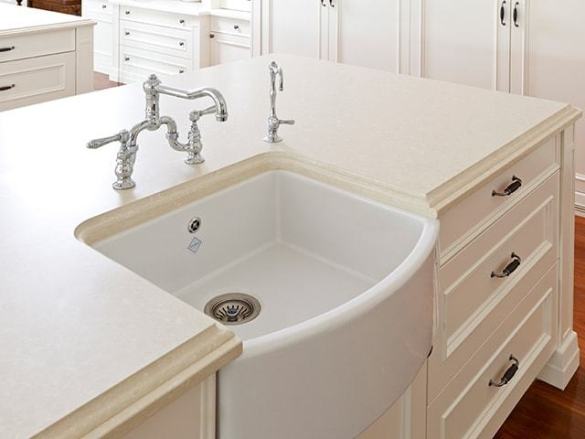 Shaws-waterside-ceramic-sink-lifestyle